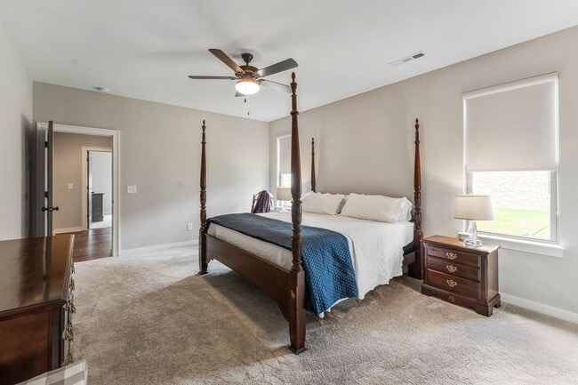 Building Photo - Spotless rental home in the highly sought-after McDaniels neighborhood in College Grove