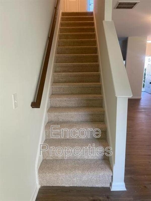 Building Photo - 121 Summerland Dr