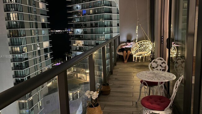 Building Photo - 501 NE 31st St