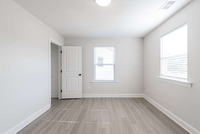 Building Photo - 3636 Trull St