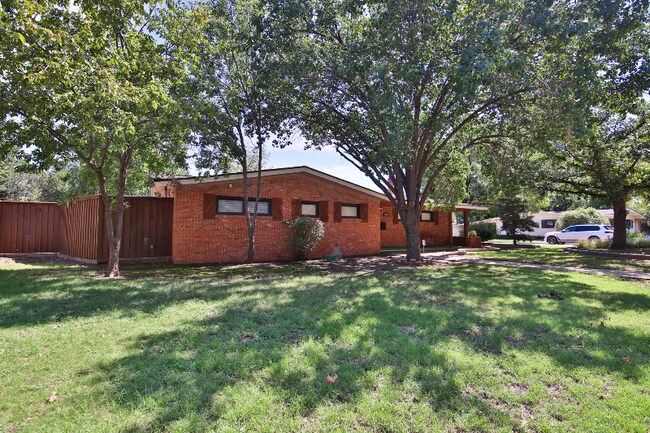 Primary Photo - 5605 Geneva Ave