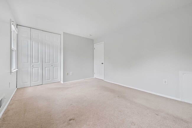 Building Photo - Ready Now! 3 bedroom Townhouse in Annapolis!