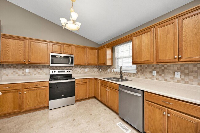 Building Photo - 73 Rosenberger Ln