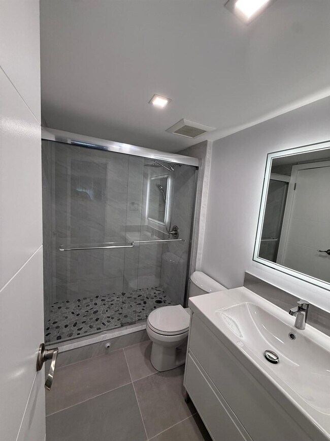 Building Photo - 16465 NE 22nd Ave