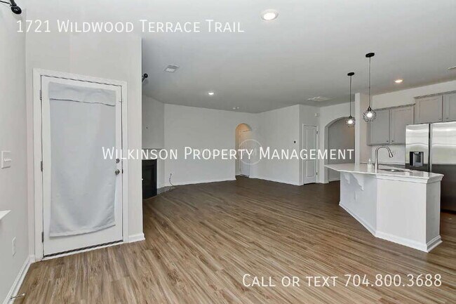 Building Photo - 1721 Wildwood Terrace Trl