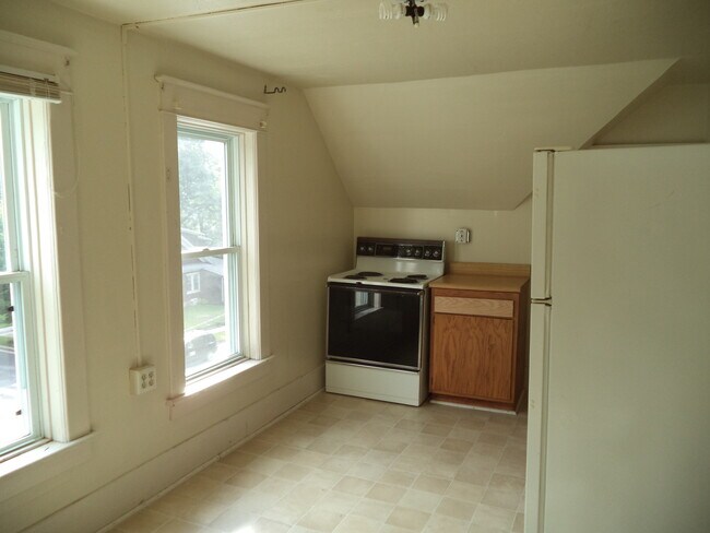 Building Photo - 426 S Atherton St