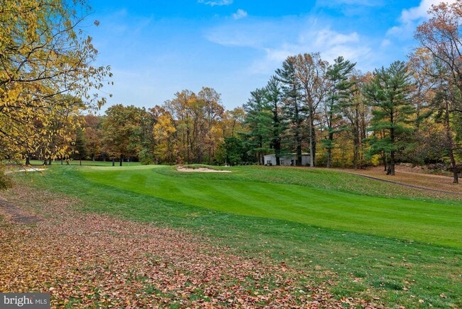 Building Photo - 2057 Golf Course Dr