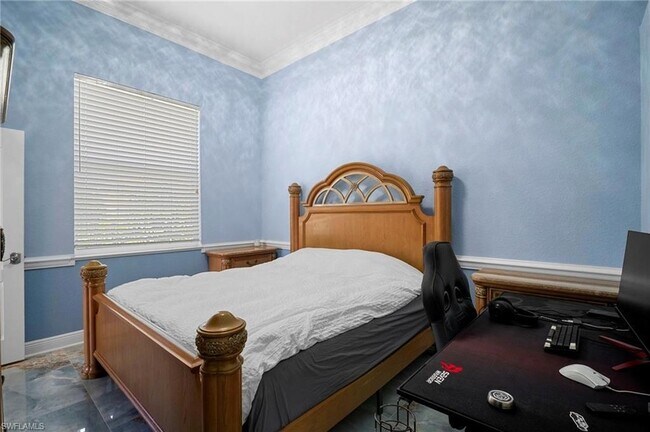 Building Photo - 5024 SW 8th Pl