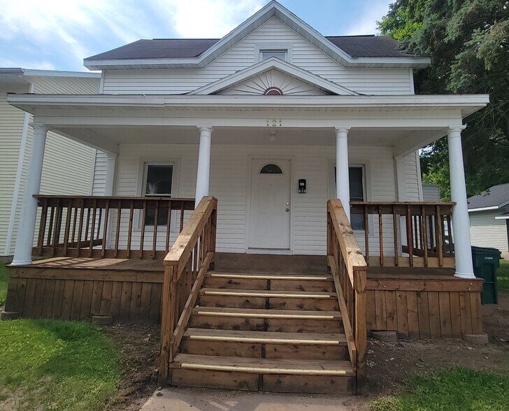 Building Photo - 121 Broadway St