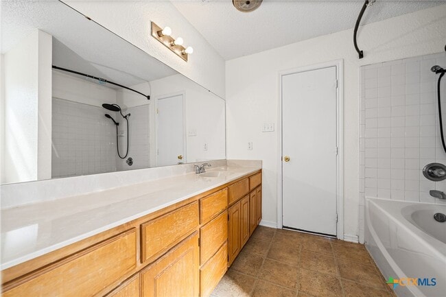 Building Photo - 3211 Tom Lockett Dr