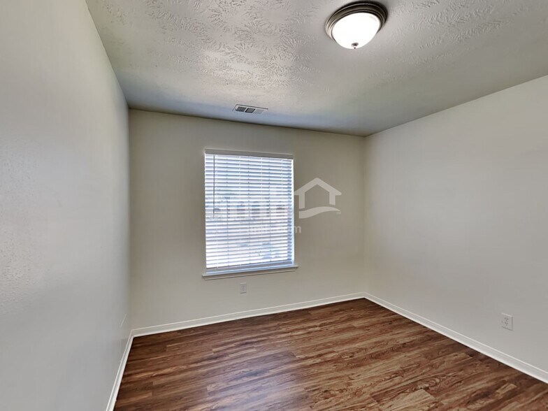 Building Photo - 502 Hearthstone Ct