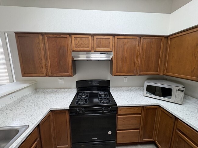 Building Photo - Rita Ranch Vail School District Single story home