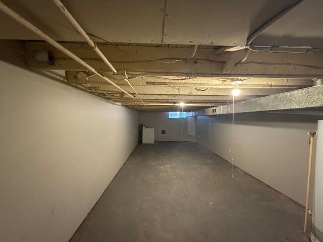 Building Photo - Three Bedroom Home In Baltimore