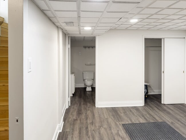 Building Photo - 3320 Lakewood Ct