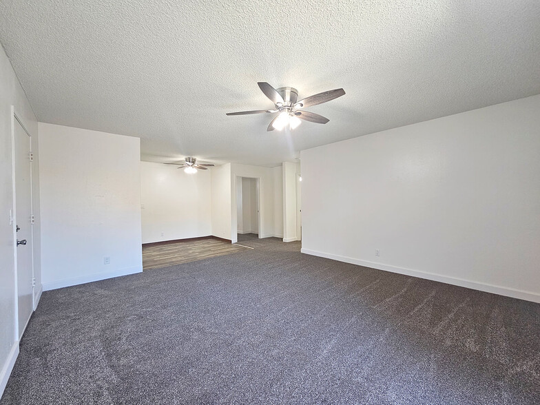 Living Room - Valley View Apartments