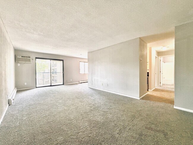 Building Photo - LOCATION LOCATION!  Prime, 1 bed/1 bath Co...
