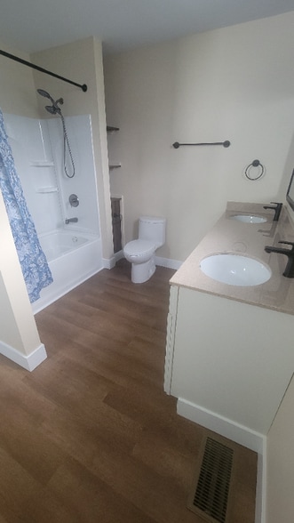 Building Photo - 1935 Cherry Valley Rd