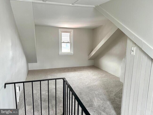 Building Photo - 521 S 17th St