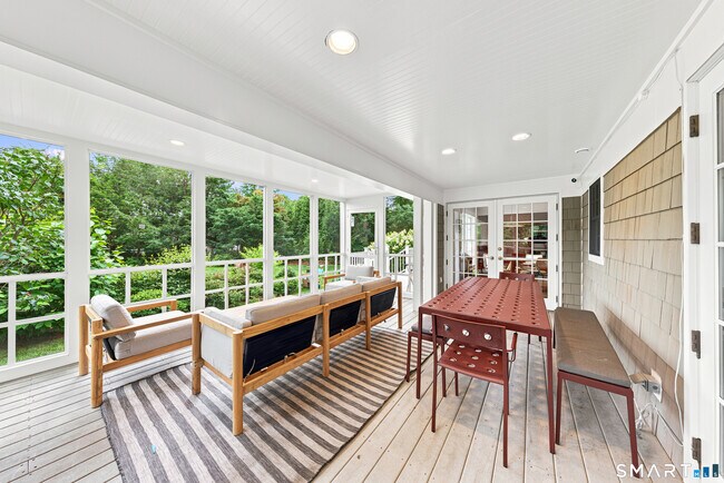 Building Photo - 11 Belaire Dr