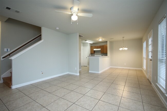 Building Photo - 527 Richcrest Dr