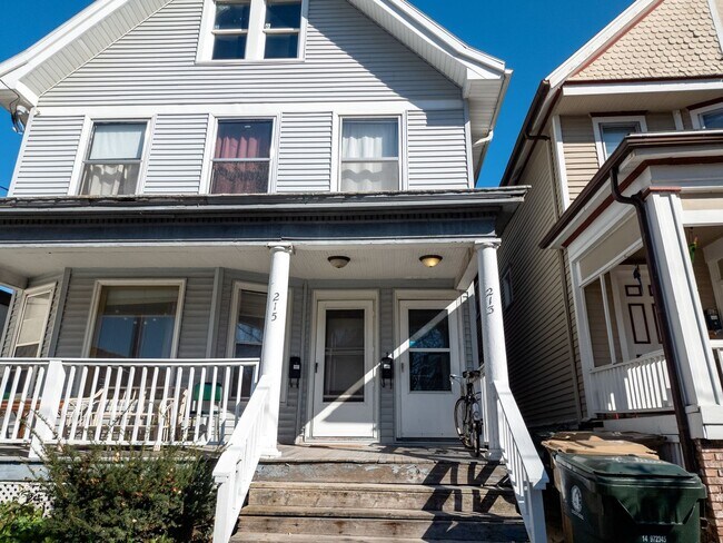 Building Photo - 215 N Paterson St