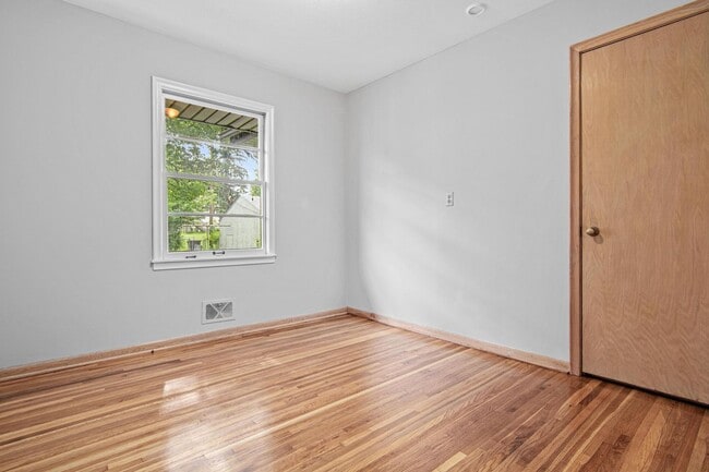 Building Photo - 3639 Benjamin St NE