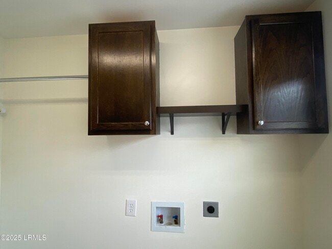 Building Photo - 204 Mission Way