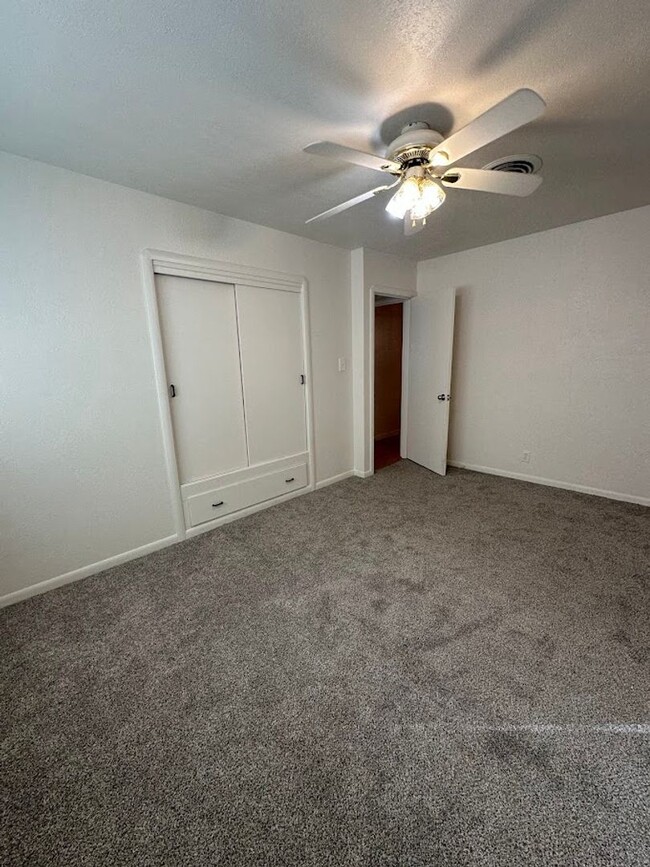 Building Photo - $400 off first months rent!