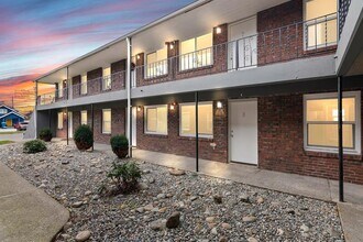 Building Photo - Cabana Court