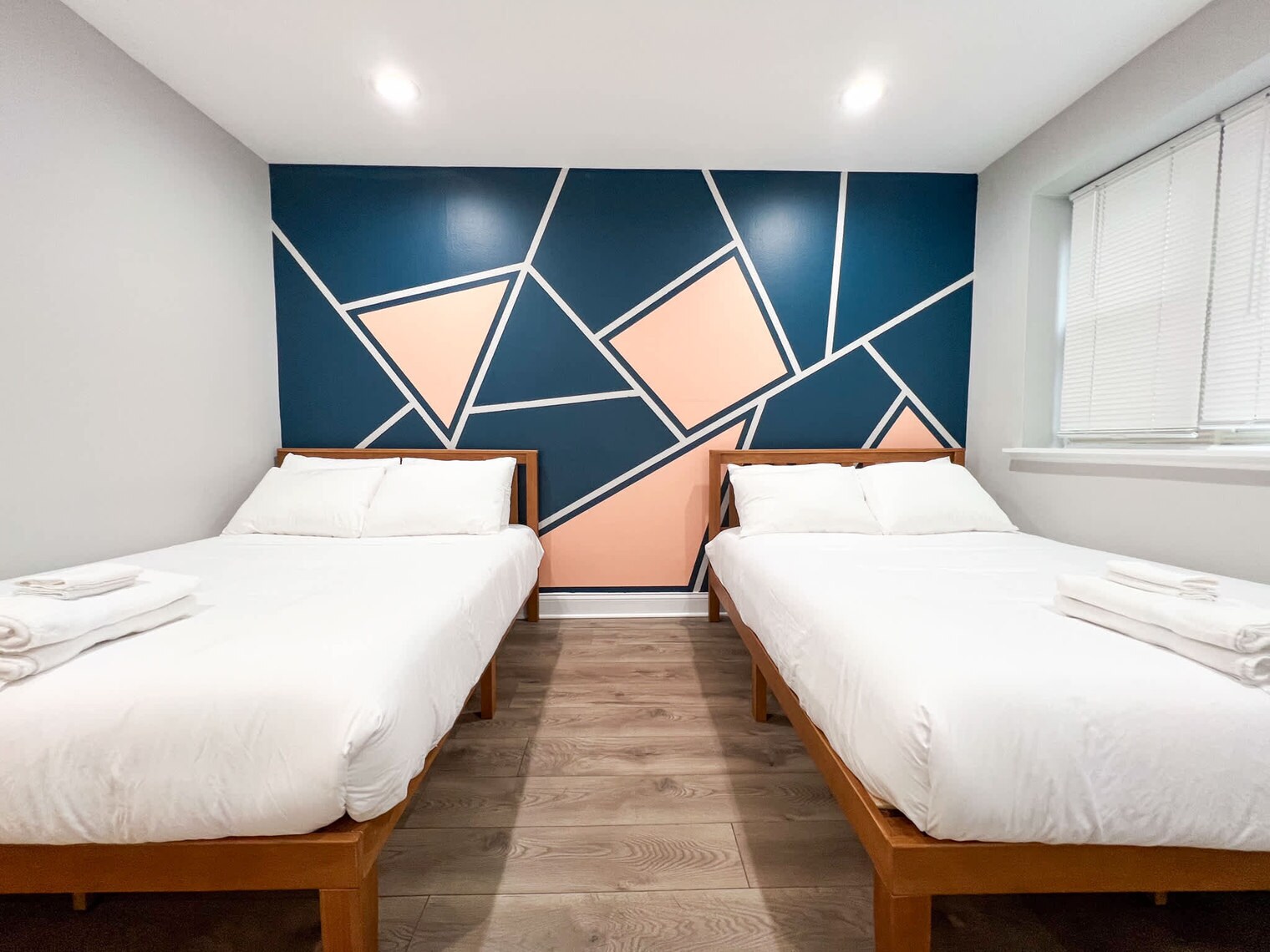 Building Photo - 3161 N Cambridge Ave