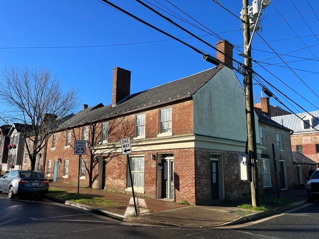 Building Photo - 320 Princess Anne St