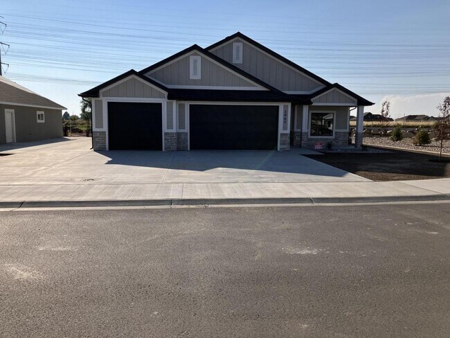 Building Photo - 2065 N 3125 W