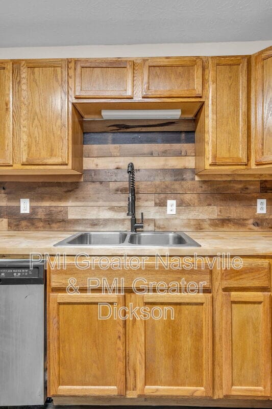 Building Photo - 3153 E Lake Dr