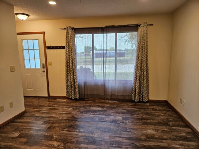 Building Photo - 216 Union St NE