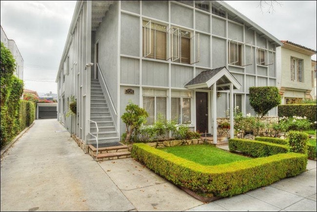 Building Photo - 204 S Arnaz Drive Apts.