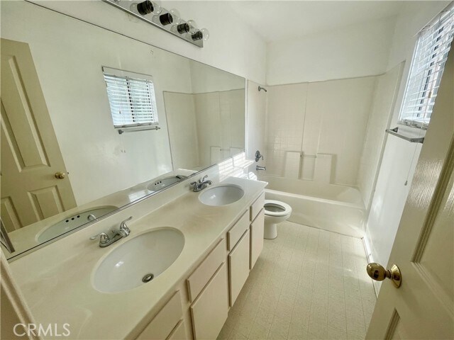 Building Photo - 16376 Skyridge Dr