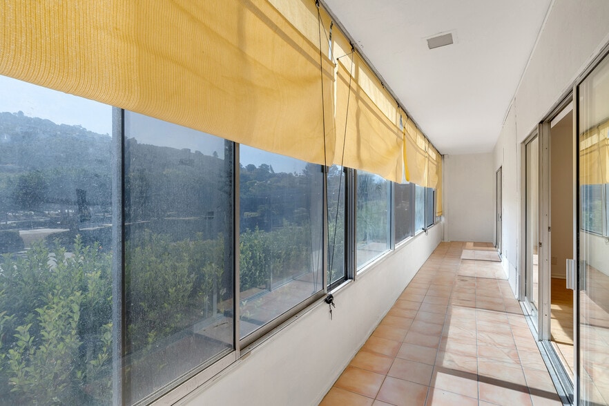 Building Photo - 2352 Torrey Pines Rd