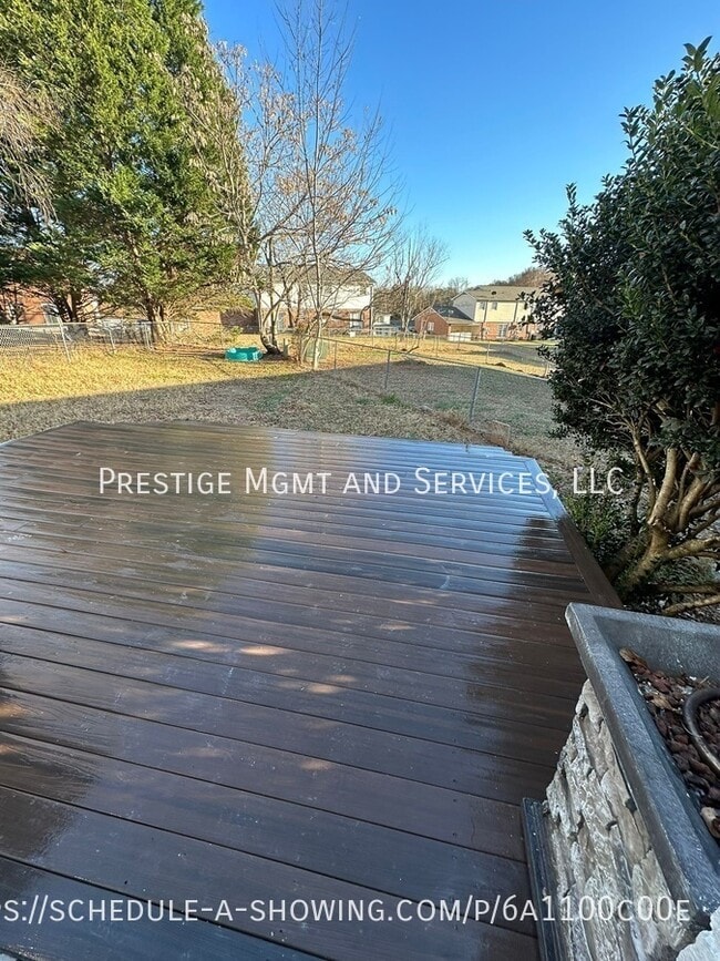 Building Photo - 319 Devonwood Ct