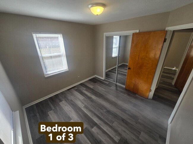 Building Photo - 903 Young St