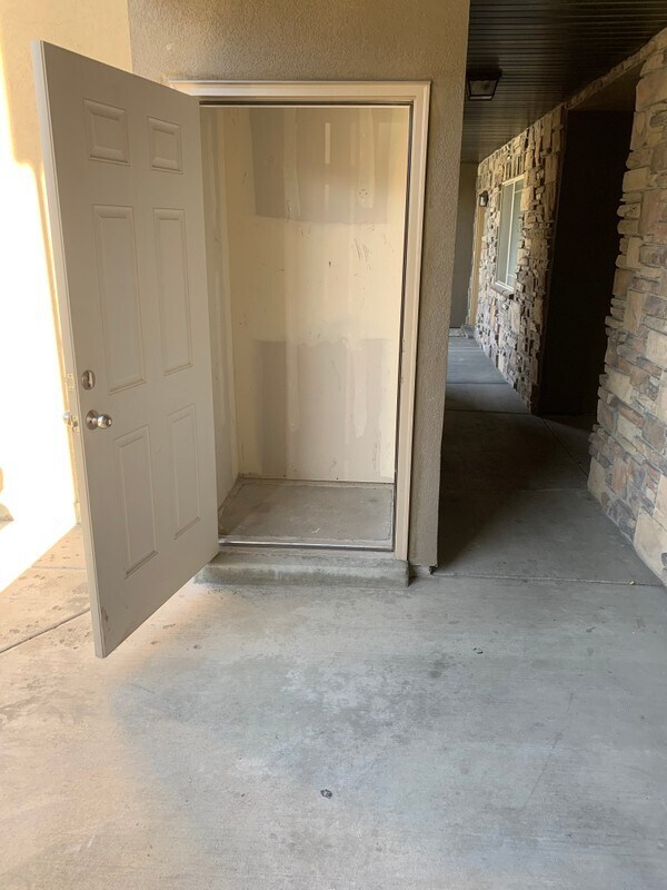 Building Photo - 946 W 630 S