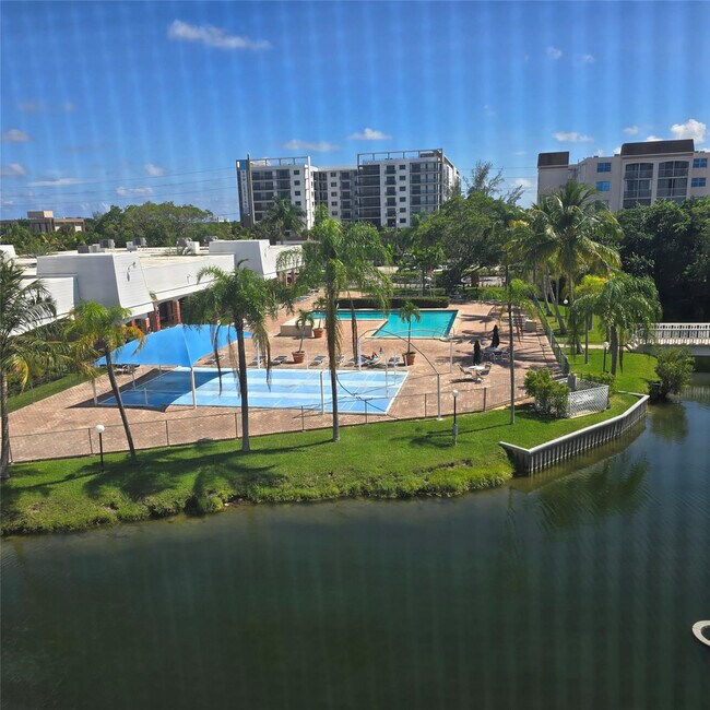 Building Photo - 505 E Dania Beach Blvd