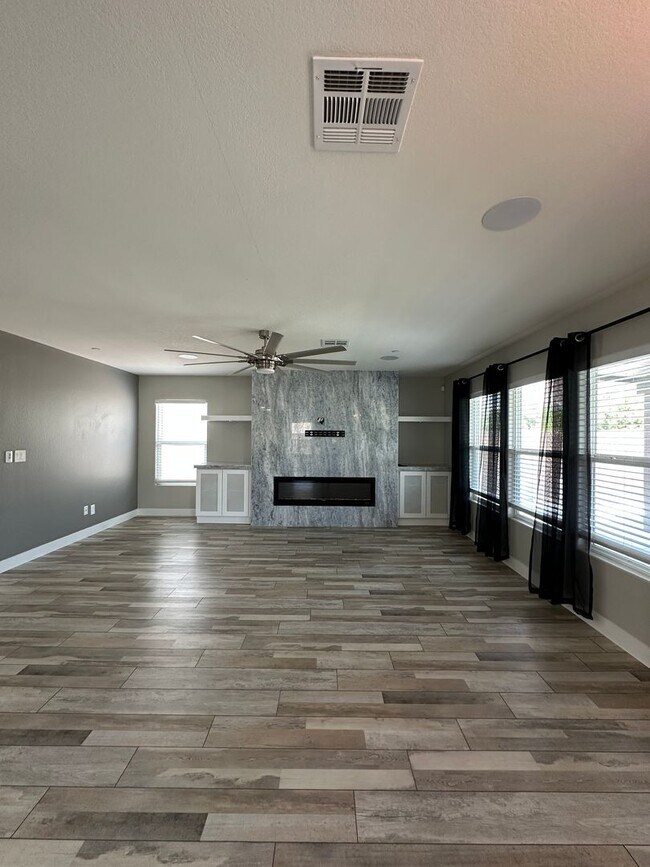 Building Photo - 7758 Meng Ct