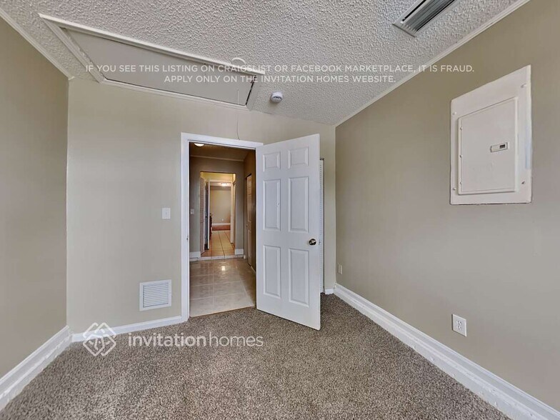 Building Photo - 10884 Grandview Ct