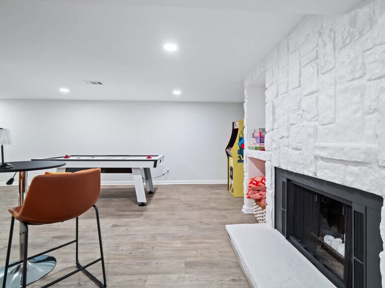 Building Photo - 8040 Strongsville Blvd