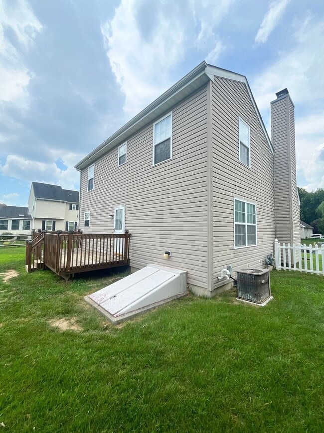 Building Photo - 9 Maria Ln