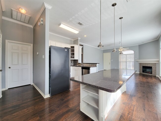 Building Photo - 12755 Mill Ridge Dr