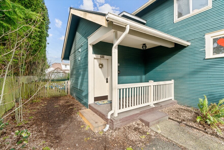 Building Photo - 7015 N Greeley Ave