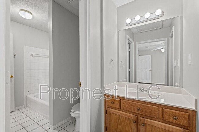 Building Photo - 854 Barrington Woods Cove