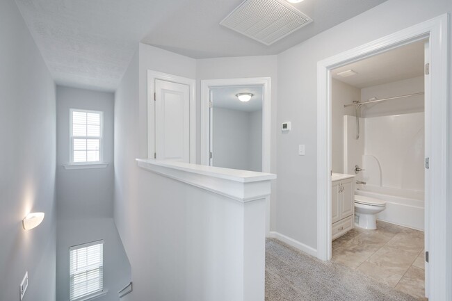 Building Photo - 3 Bedroom 2.5 Bath Townhouse