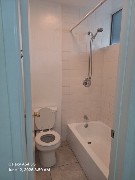Building Photo - 609 De La Vina St